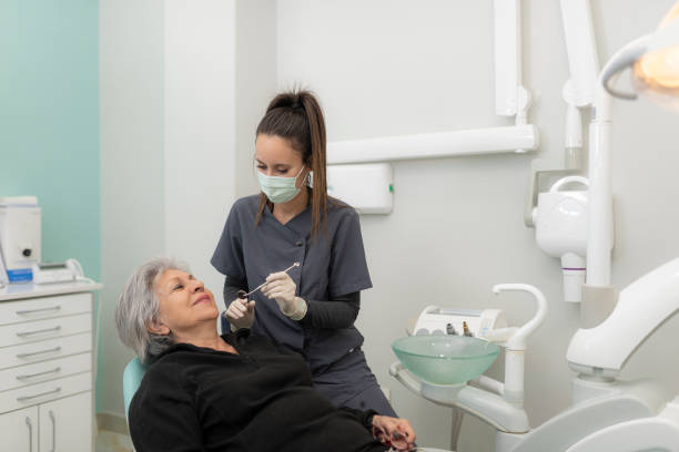 Best Cosmetic Emergency Dentistry in Simsbury Center, CT